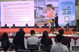 En el seminario titulado "El sector electrónico de Vietnam en la cadena de suministro verde: desde los criterios ESG y el embalaje sostenible hasta los requisitos del mercado global". (Fuente: nhandan.vn)