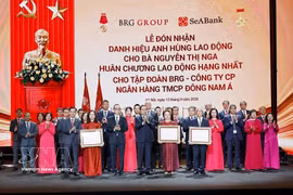 El presidente de la Asamblea Nacional, Tran Thanh Man, y delegados en el evento. (Fuente: VNA)