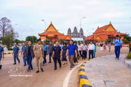 Representantes vietnamitas y camboyanos en el estudio de campo. (Fuente: VNA)