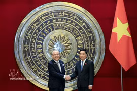 El vicepresidente de la Asamblea Nacional de Vietnam Nguyen Doan Anh, y el secretario general de AIPA, Chem Widhya. (Fuente: VNA)