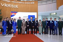 La presidenta de la Asamblea Nacional de Camboya, Samdech Khuon Sudary, y delegados. (Fuente: VNA)