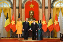 El presidente vietnamita, Luong Cuong y su esposa y el Rey Felipe y la Reina Matilde de Bélgica. (Fuente: VNA)
