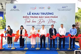 El presidente del Comité Popular de la ciudad de Da Nang, Nguyen Manh Hung, y delegados en la inauguración. (Fuente: VNA)