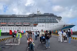 El crucero internacional Adora Mediterranea en el Puerto de Chan May. (Fuente: VNA)