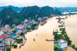 La zona de la aldea de Kenh Ga en la comuna de Gia Vien, provincia de Ninh Binh, está profundamente inundada. (Foto: VNA)