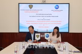 Ceremonia de firma de un Memorando de Entendimiento sobre la cooperación para fortalecer la coordinación en la lucha contra los productos falsificados y la protección de los derechos de propiedad intelectual. (Foto: Ministerio de Industria y Comercio)