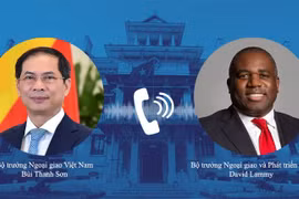 El viceprimer ministro y canciller de Vietnam, Bui Thanh Son, sostuvo conversaciones telefónicas con el secretario de Estado para Asuntos Exteriores y de Desarrollo del Reino Unido, David Lammy. (Fuente: VNA)