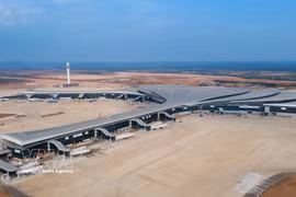 La zona de estacionamiento de aeronaves y la terminal de pasajeros del aeropuerto de Long Thanh han finalizado prácticamente las obras principales. (Foto: VNA)