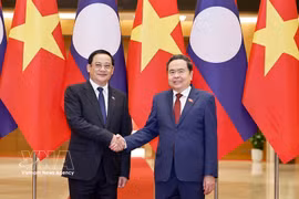 El presidente de la Asamblea Nacional de Vietnam, Tran Thanh Man, y el primer ministro de Laos, Sonexay Siphandone. (Fuente: VNA)