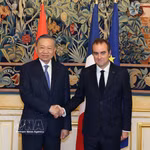 El secretario general del Partido Comunista y presidente de Vietnam, To Lam, y el primer ministro francés, Sébastien Lecornu. (Foto: VNA)