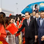 El presidente de la Asamblea Nacional de Vietnam, Tran Thanh Man, llega al aeropuerto internacional de Beijing, dando inicio a su visita oficial a China. Foto: VNA