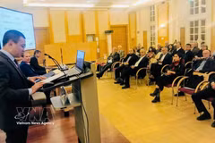 El embajador de Vietnam en Austria, Vu Le Thai Hoang, pronuncia un discurso (Foto: VNA)