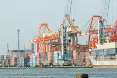 Contenedores de carga en el puerto de Priok, Yakarta, Indonesia. (Foto: VNA)