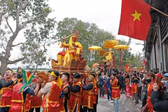 Impresionante Festival del “Rey falso” del Templo Sai 