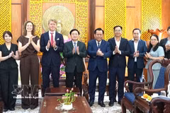 Líderes de Tay Ninh y la delegación de trabajo de la empresa Harvest Waste B.V (Foto: VNA) 