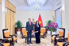 La viceministra de Relaciones Exteriores de Vietnam Le Thi Thu Hang y el embajador de Armenia en Vietnam, Suren Baghdasaryan. (Fuente: Ministerio de Relaciones Exteriores de Vietnam)