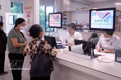 Pago de tasas hospitalarias en el Hospital General de Lam Hoa, en la provincia de Thai Binh. (Fuente: VNA)