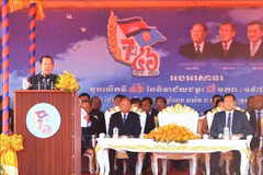 El presidente del PPC, Samdech Techo Hun Sen, pronuncia un discurso en el evento. (Fuente: VNA)