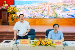 El subsecretario del Comité del Partido de An Giang y secretario del Comité del Partido de la zona especial de Phu Quoc, Dinh Van Noi, pronuncia un discurso. (Foto: baoangiang.com) 