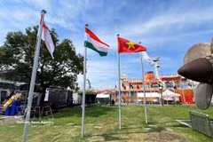 La bandera nacional de Vietnam ondea en los Juegos Asiáticos de 2026 (Foto: VNA)