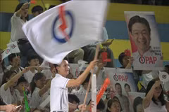 Seguidores del Partido de Acción Popular (PAP) se congregan para esperar los resultados de las elecciones generales en Singapur. (Fuente: Xinhua/VNA) 
