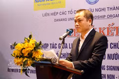 Nguyen Ngoc Binh, presidente de la Unión de Organizaciones de Amistad de Da Nang, pronuncia un discurso (Fuente: VNA)