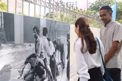 Los visitantes en la exposición (Fuente: VNA)