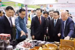 Stands en la Feria Comercial Vietnam-Laos 2025. (Foto: VNA)