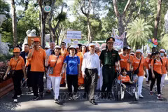 Más de cinco mil personas participan en la marcha solidaria “Por las víctimas del agente naranja/dioxina 2025”. (Fuente: VNA)