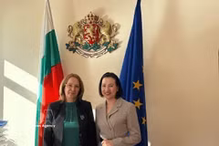 La embajadora de Vietnam en Bulgaria, Nguyen Thi Minh Nguyet, y la alcaldesa Kazanlak Galina Stoyanova. (Fuente: VNA) 