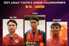 El levantador de pesas vietnamita K'Duong (centro) gana seis oros en la categoría de 55 kg en el Campeonato Asiático de Halterofilia Juvenil y Juvenil de 2024 en Doha, Qatar. (Foto de AWF)