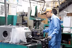 Línea de producción en la empresa Cosmot 1. (Foto: VNA) 