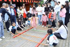 Actividades culturales en el campamento de verano vietnamita de 2026 en la aldea de Klinok, en las afueras de Minsk, Bielorrusia. (Foto: VNA)