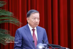 El secretario general del Partido Comunista de Vietnam y presdente de la República, To Lam, pronuncia un discurso en el III Pleno del Comité Central del Partido Comunista de Vietnam. (Foto: VNA)