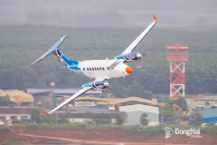 El avión King Air B350 realiza la calibración aérea en el aeropuerto internacional de Long Thanh (Fuente: baodongnai.com.vn) 