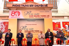 En la inauguración de la exposición (Fuente: nhandan.vn)