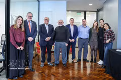 Líderes de la Bolsa de Cereales de Buenos Aires, la Asociación de la Cadena de la Soja Argentina y representantes de la prensa de países con vínculos agrícolas clave con Argentina (Foto: VNA)