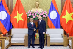 El ministro de Justicia de Vietnam, Hoang Thanh Tung y Khamphan Phommathat, viceprimer ministro y titular de Justicia de Laos. (Fuente: VNA)