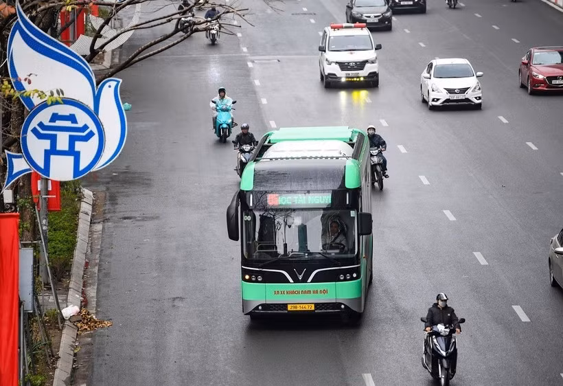 Un autobús eléctrico en Hanoi. (Foto: VNA)