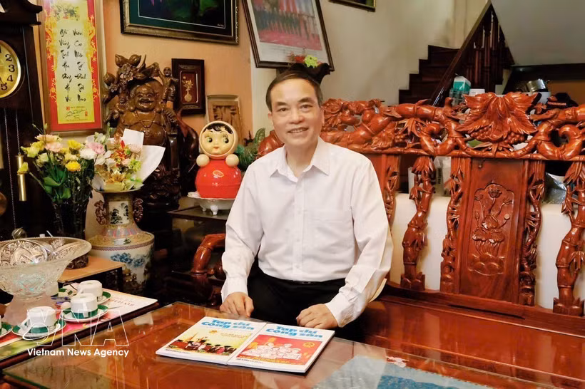 El profesor asociado y doctor Vu Van Phuc, presidente del Consejo Científico del Instituto de Economía y Derecho Internacional y exjefe editor de la revista Revista Comunista. (Foto: VNA)