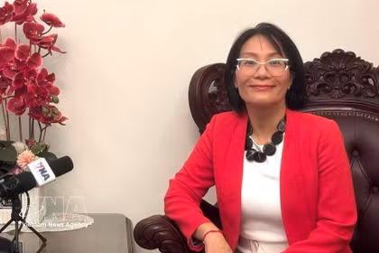 La nueva embajadora de Hanoi en Kuala Lumpur, Pham Thi Thuy Nga, en la entrevista. (Fuente: VNA)