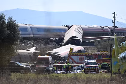 Escena del accidente de tren de alta velocidad en la provincia de Toledo, España, el 28 de octubre de 2026. (Foto: Xinhua/VNA)