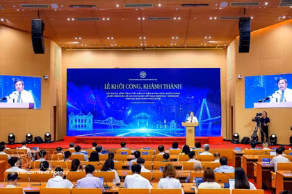 El presidente del Comité Popular de Hanoi, Vu Dai Thang, habla en la inauguración de los proyectos. (Fuente: VNA)