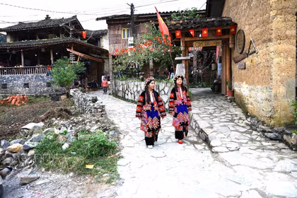Casas en la aldea de turismo comunitario de Lo Lo Chai (Tuyen Quang). (Foto: VNA)
