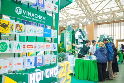 VINACHEM reafirma su posición como empresa química líder en la Feria de Otoño. (Fuente: VNA)