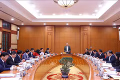 El secretario general del Partido Comunista de Vietnam (PCV), To Lam, preside una sesión de trabajo con los miembros permanentes de los Subcomités encargados del XIV Congreso Nacional del PCV. (Foto: VNA)