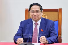 l primer ministro de Vietnam, Pham Minh Chinh, mantiene una conversación telefónica con Alexey Likhachev, director general de la Corporación Estatal Rosatom de Rusia. (Foto: VNA)
