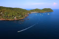 Phu Quoc espera recibir un gran número de visitantes a finales de 2025 (Foto: VNA)