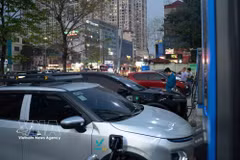 Hanoienses se adaptan a los medios de transporte verde (Foto: VNA)
