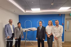 Representantes de la Embajada y Oficina Comercial de Vietnam en Israel y de EL AL Airlines en la reunión del 12 de mayo. (Foto: VNA)